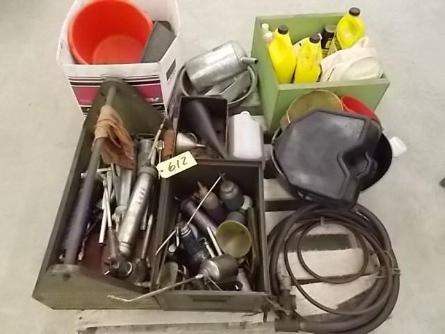 lot 612 image: Asstd Oilers, Grease Guns, Funnels...