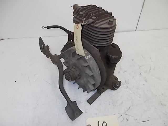 lot 10 image: Briggs & Stratton Model Y Gaso...