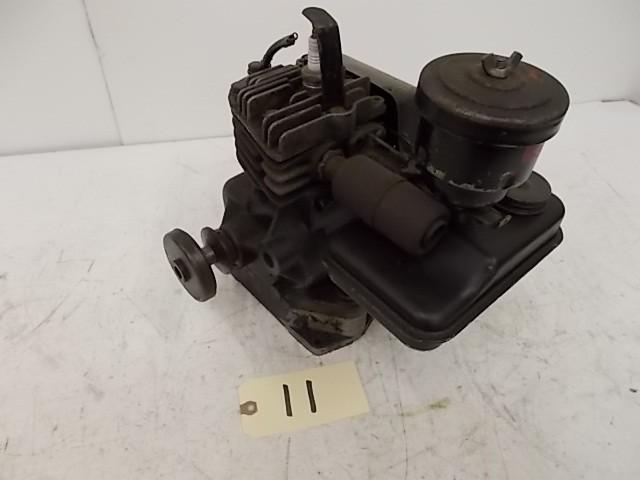 lot 11 image: Briggs & Stratton Model  Gasol...