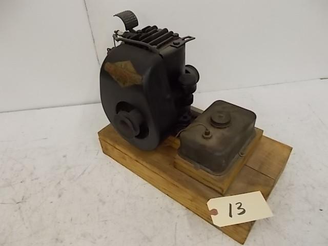 lot 13 image: Briggs & Stratton Model WM Gaso...