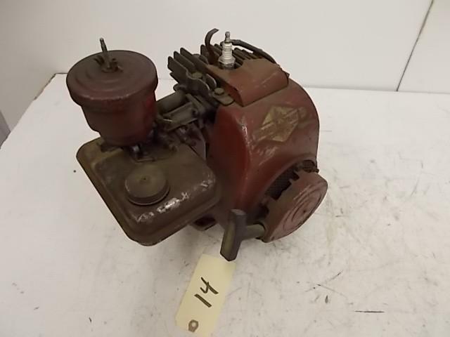 lot 14 image: Briggs & Stratton Model 65 Gaso...