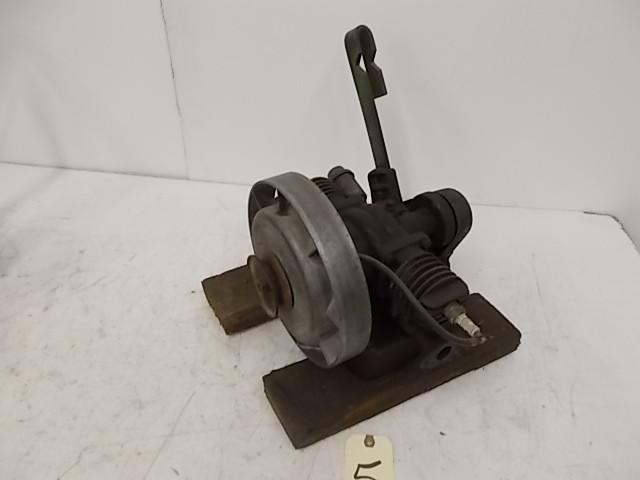 lot 5 image: Maytag 2 Cylinder Gas Engine, Turns...