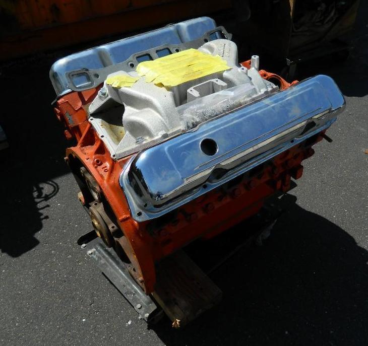 lot 129 image: Mopar 383ci Motor with Edelbrock Pe...