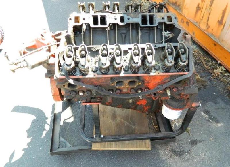 lot 131 image: Chevy  GMC V8 350 CI. Stand Not in...