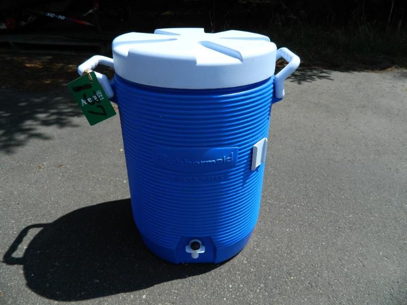 lot 137 image: Igloo 5 gal cooler. Please see pict...