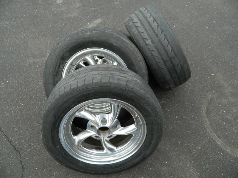 lot 18 image: Set of (4) Aluminum 15" Rims o...