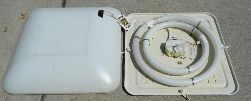 lot 189 image: Ceiling Light 18" x 18". ...