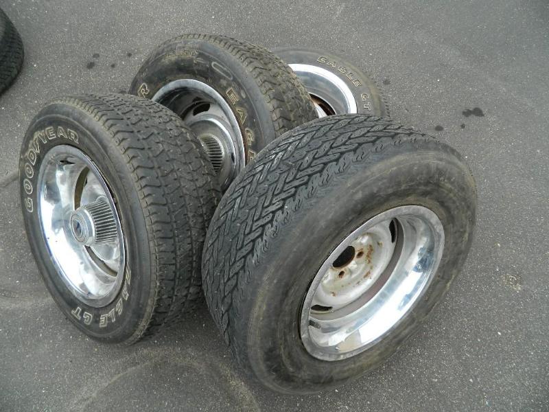 lot 19 image: Set of (4) Ralley Chevy Chrome Rims...