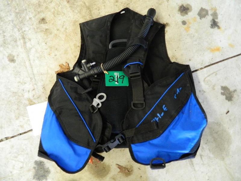 lot 219 image: Scuba Boyancy Control Device  Size...