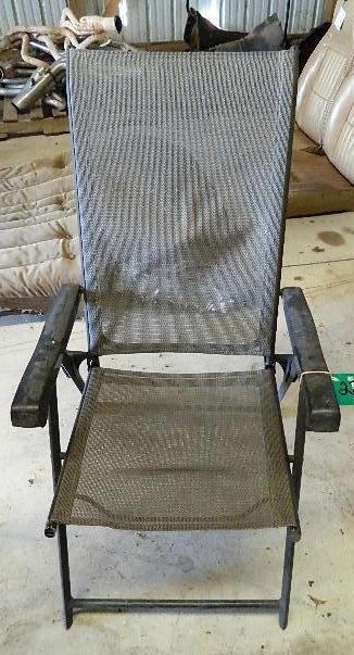 lot 226 image: Single Lawn Chair. Please see pictu...
