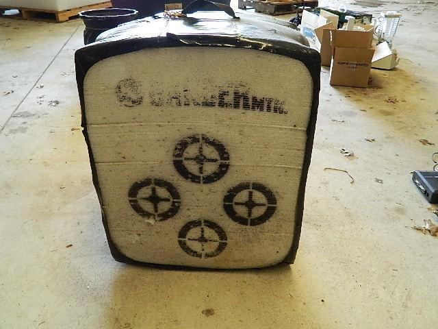lot 234 image: Gander Mountain Archery Target ( 24...