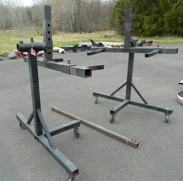 lot 32 image: Car Body Rotisserie for restoring b...