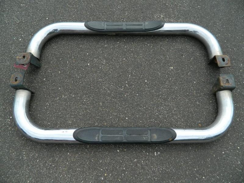lot 62 image: Pair of Chevy 1500 Side Steps  Yea...