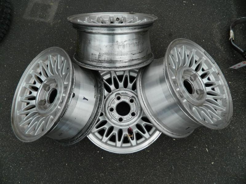 lot 8 image: Lot of (4) Ford 15 x 6.5 x 35 Alumi...