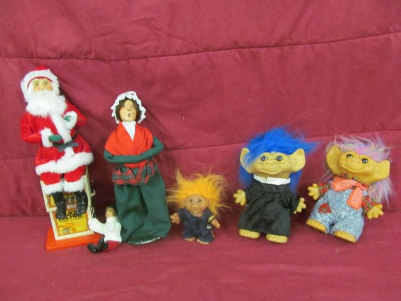 Trolls, Caroler, Santa, Juice Machi...