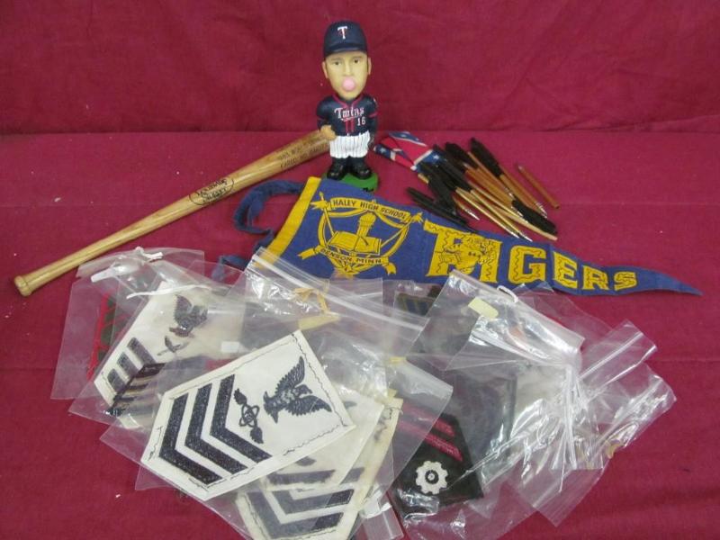 Louisville Slugger Bat, Twins Bobbl...