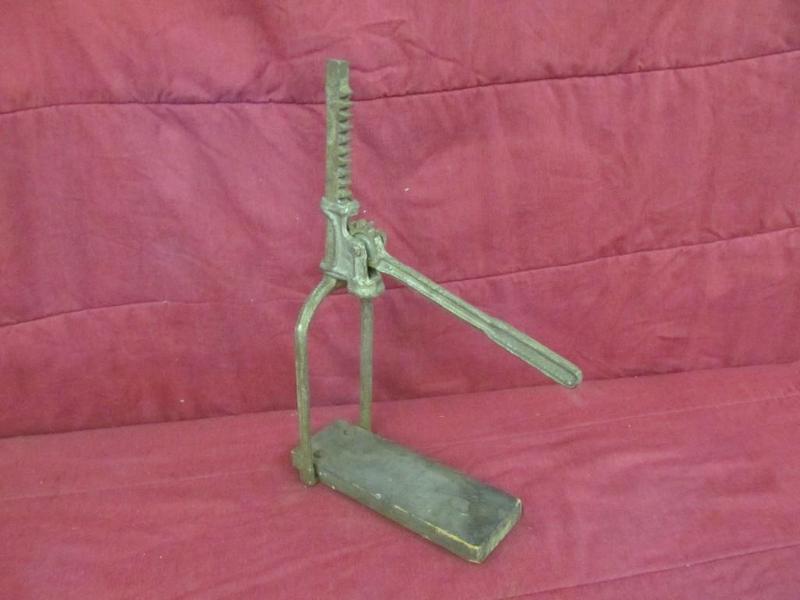 Vintage Bottle Capper...