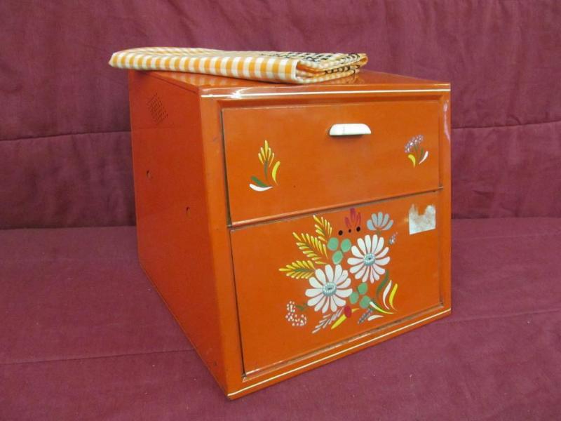 Vintage Bread and Pie Saver, Hand S...