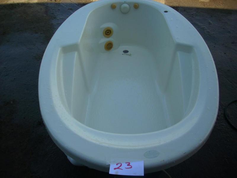 Pearl jetted tub, ready to install ...