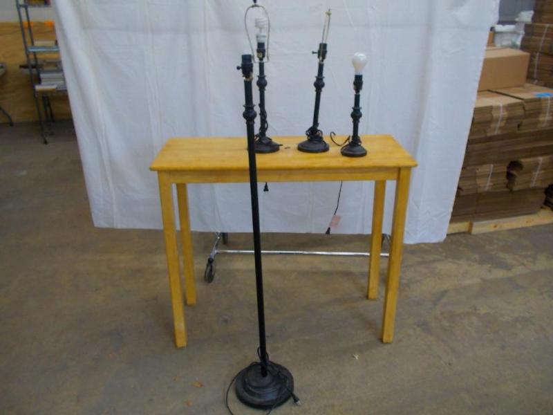 Wood sofa table and 4 lamps.&nbsp&...
