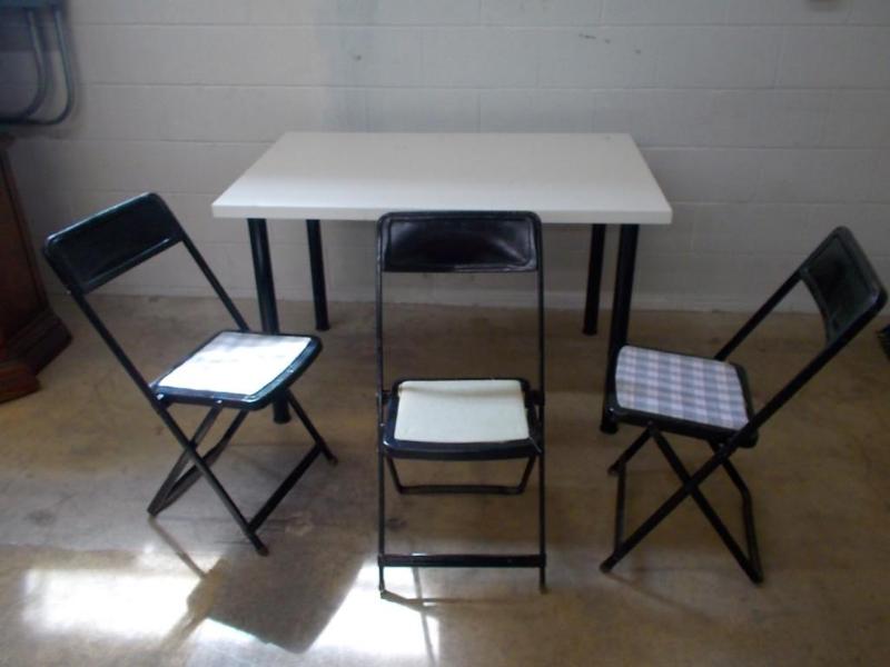 Table and 3 folding chairs.&nbsp&n...