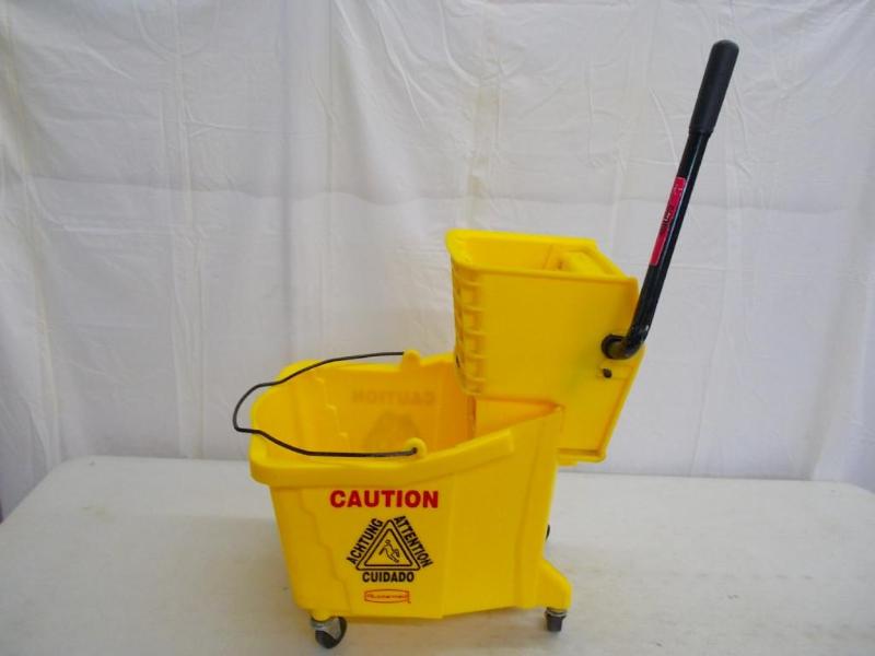 Rubbermaid mop bucket and wringer.&...