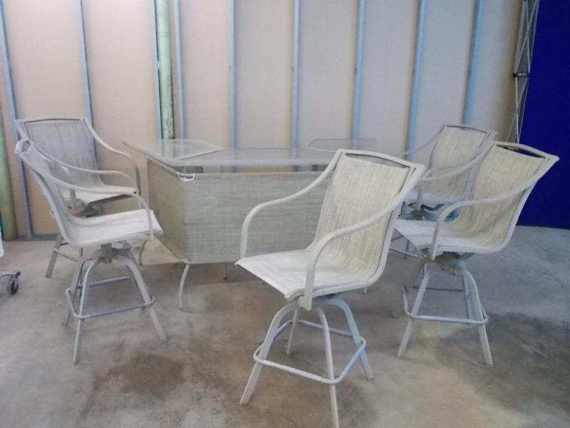 Patio bar and 5 chairs.&nbsp U-sha...