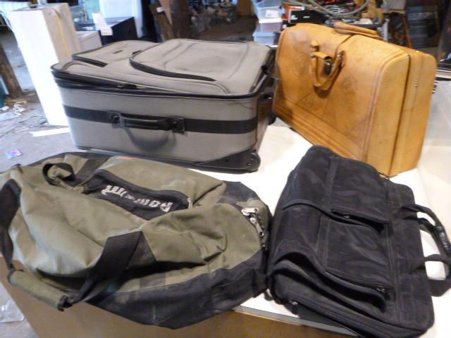 Miscellaneous Suitcases and Carryin...