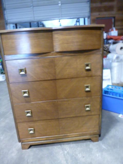 Nice Vintage 6 Drawer Dresser...