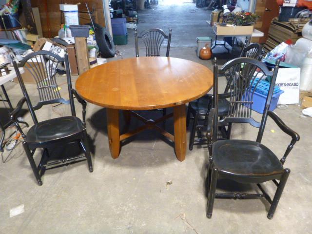 Dining Room Table with 4 Chairs...