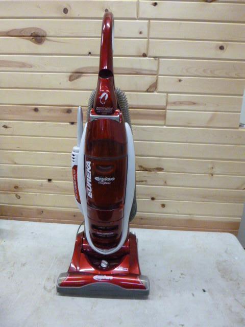 Eureka Capture Bagless Vacuum Teste...
