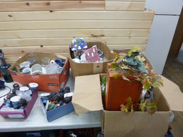 Large Lot of Miscellaneous Decor...