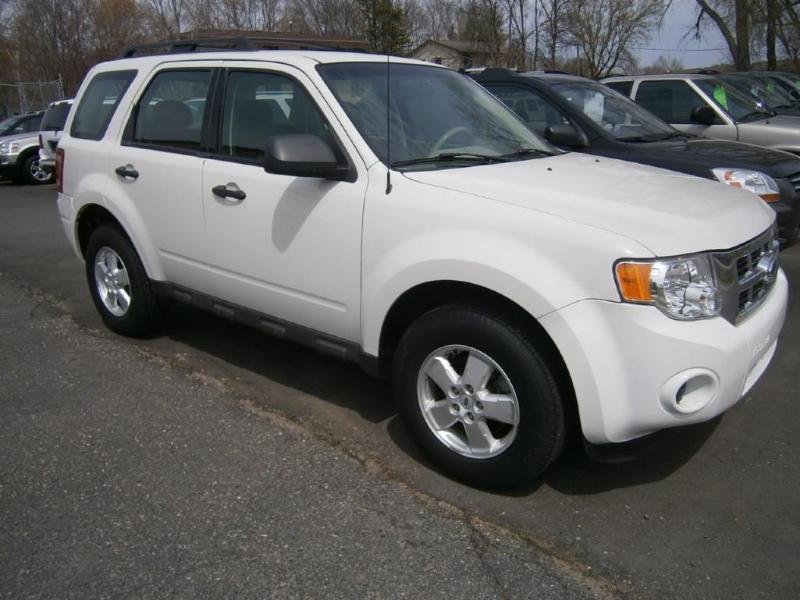 2009 Ford Escape XLS, 4 cylinder, F...