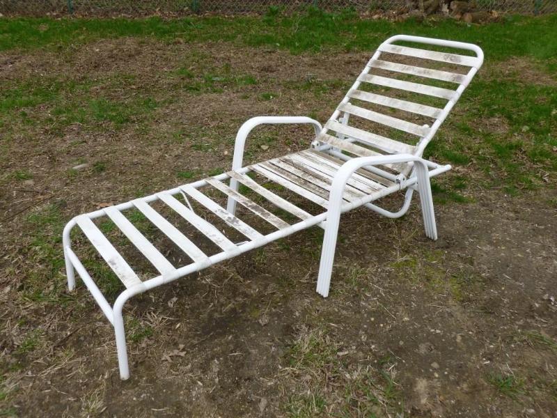 lot 11 image: Heavy duty metal framed patio loung...