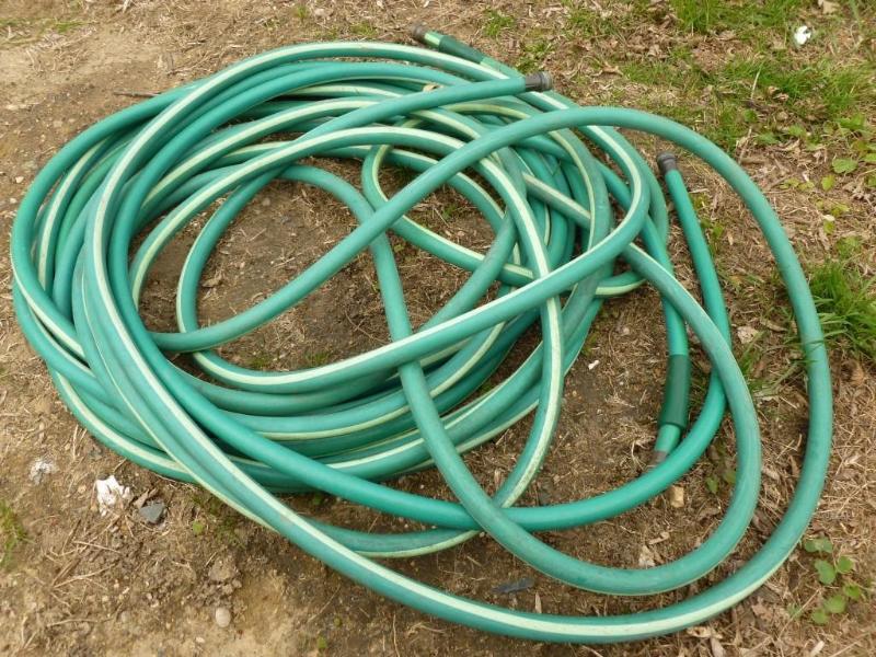 lot 15 image: Lot of two lengths of good rubberiz...