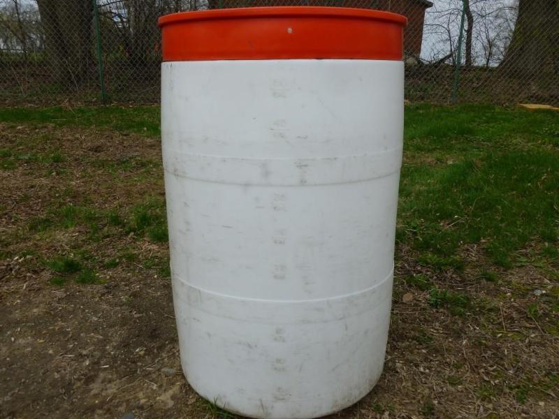 lot 19 image: Heavy duty 55 gallon plastic, liqui...