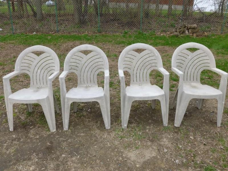 lot 8 image: Lot of four matching heavy duty pla...