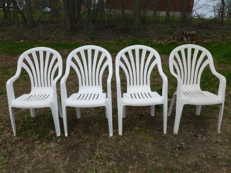 lot 9 image: Lot of four matching heavy duty pla...
