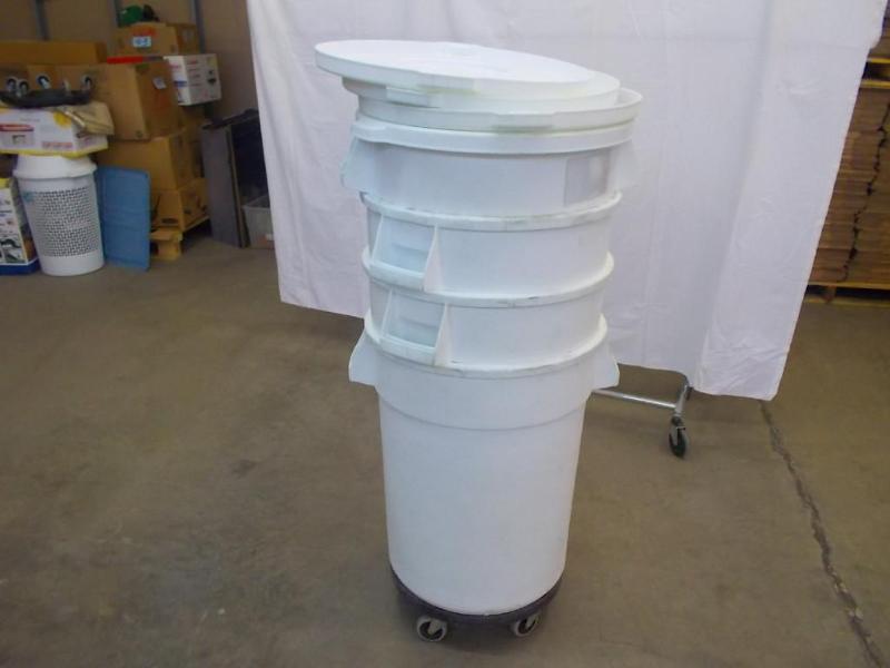 4 commercial grade, 32 gallon, roun...