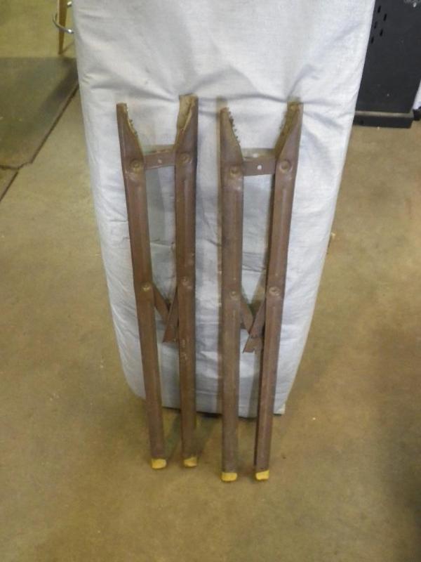 sawhorse legs...
