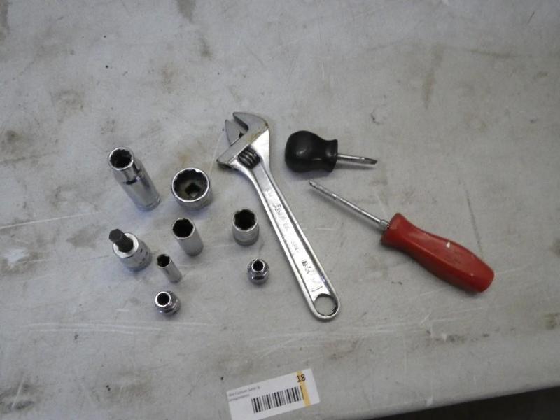 lot 18 image: Snap-on sockets, screwdrivers, cres...