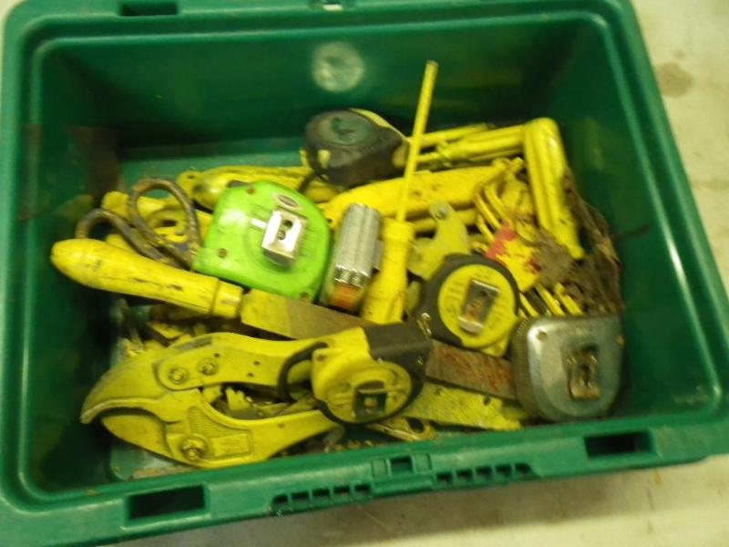 lot 33 image: tote of tools...
