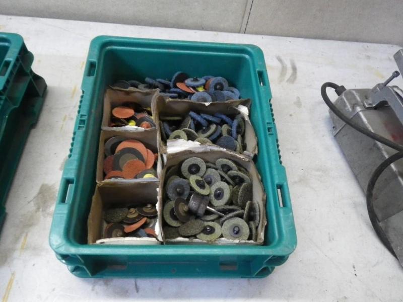 lot 42 image: tote of roloc discs...
