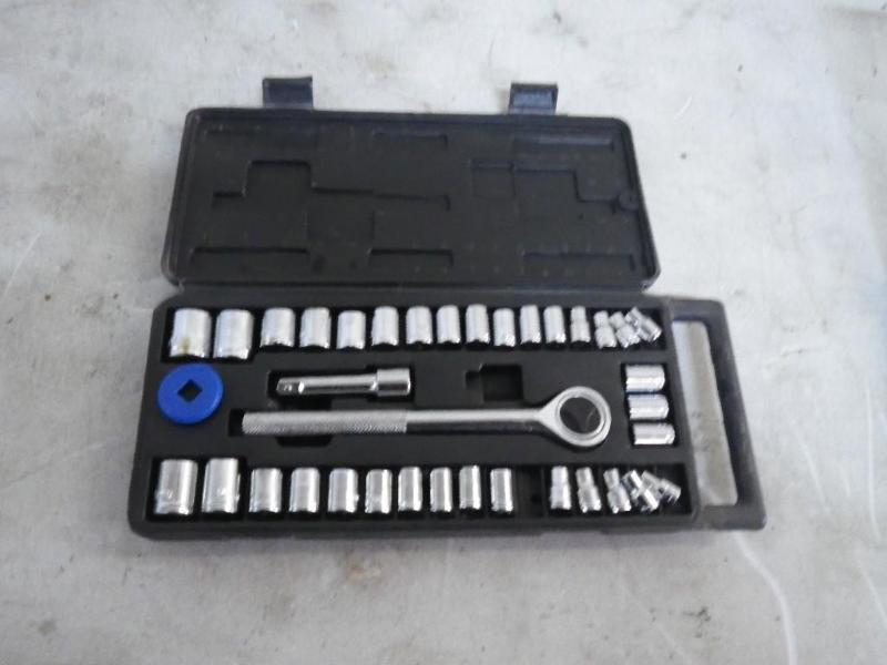 lot 56 image: socket set...