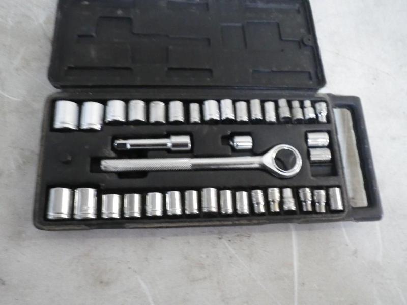 lot 65 image: socket set...