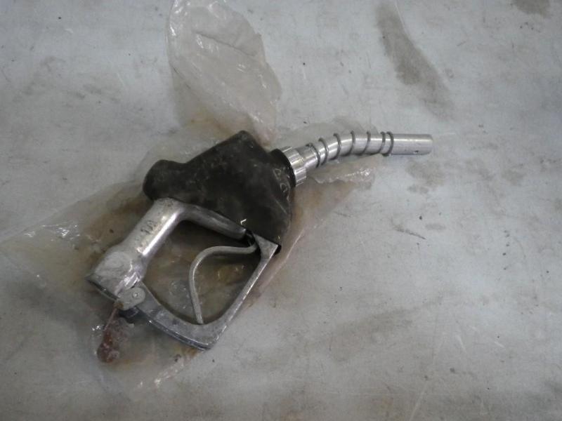 lot 66 image: gas nozzle, looks new...