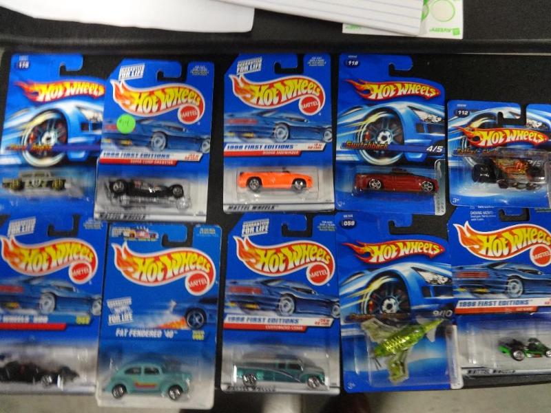 lot 14 image: 10 ASSORTED HOT WHEELS AND TRUCKS I...