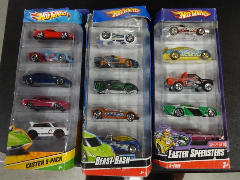 lot 15 image: 3 5PKS. OF HOT WHEELS. Bidder is re...