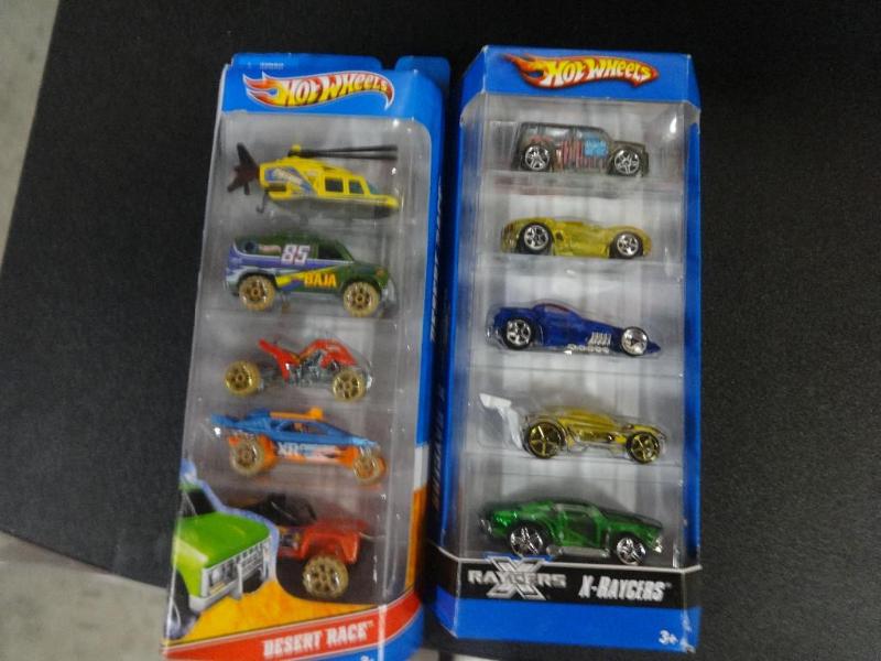 lot 8 image: HOT WHEELS DESERT RACE CARS AND X-R...