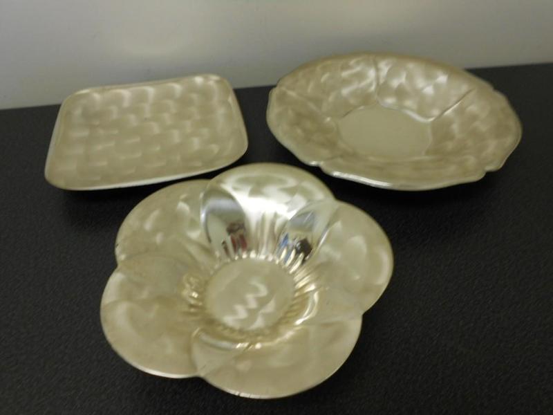 3 count aluminum trays....